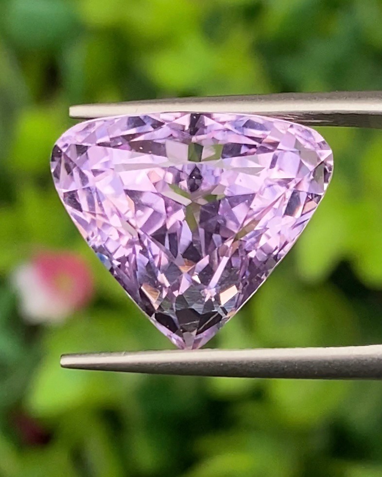 พลอย คุนไซท์ Kunzite 14.84 กะรัต (Cts.) พลอยแท้อัญมณีมงคล ประจําวันเกิด เครื่องประดับพลอย