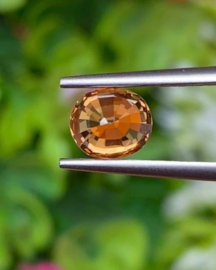 พลอย เพทาย (Zircon) 1.68 กะรัต (Cts.) พลอยแท้ อัญมณีมงคลประจําวันเกิด เครื่องประดับพลอย