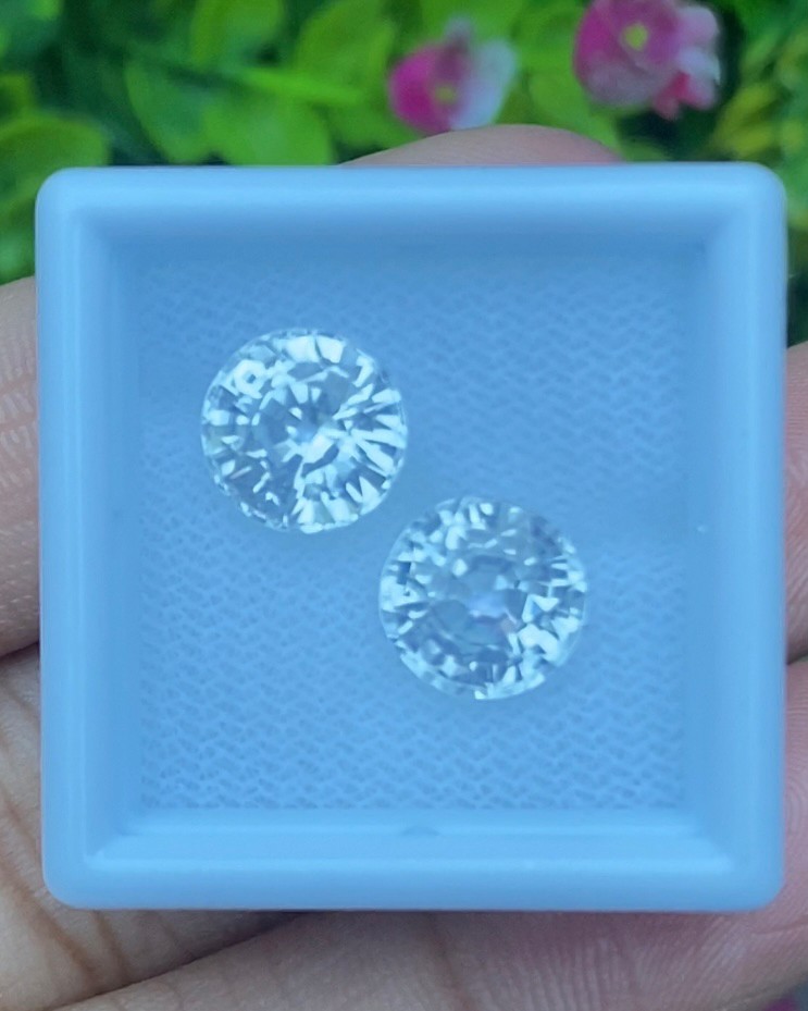 พลอย เพทาย Natural Zircon 4.17 กะรัต (Cts.) พร้อมใบเซอร์ พลอยแท้ อัญมณีมงคลประจําวันเกิด เครื่องประดับพลอย