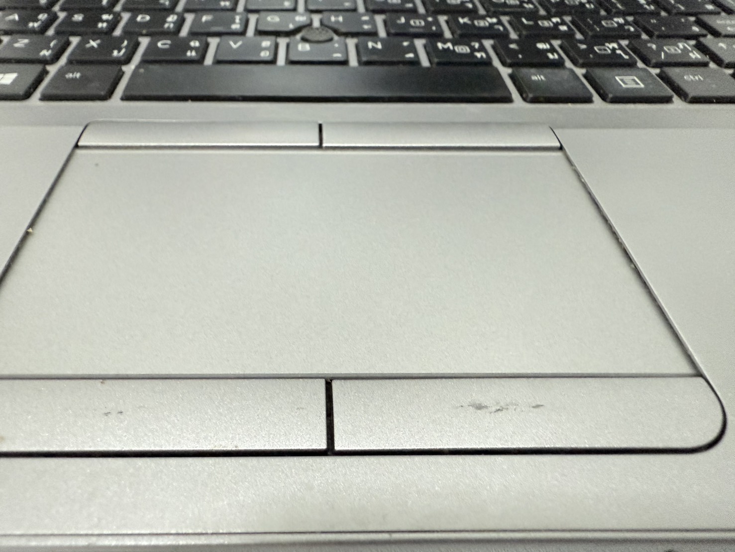 Notebook HP EliteBook 840 G4 (i5-7300U/8GB/M.2 256GB) ไม่มี Adapter แบตเสื่อม จอ Bright ยางรองเครื่องเสื่อม ขอบแตกบิ่น