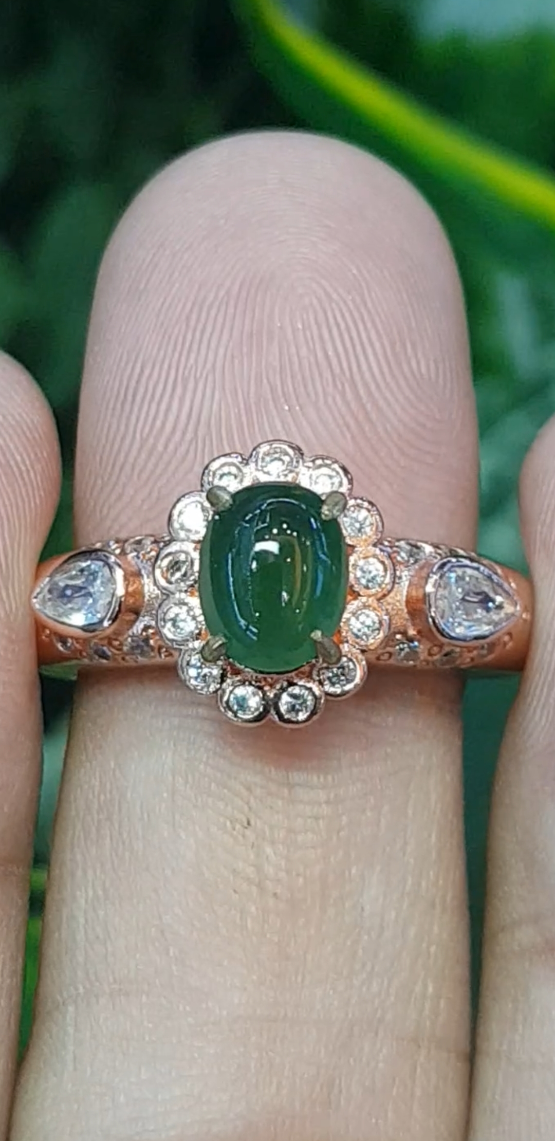 หยก พม่า แท้ Jade แหวนหยก แหวน หยก (jadeite) 1.19 กะรัต (Cts.) ดิบ (Size) 59 ไม่ผ่านการปรับปรุง (Type A) พม่า (Myanmar)