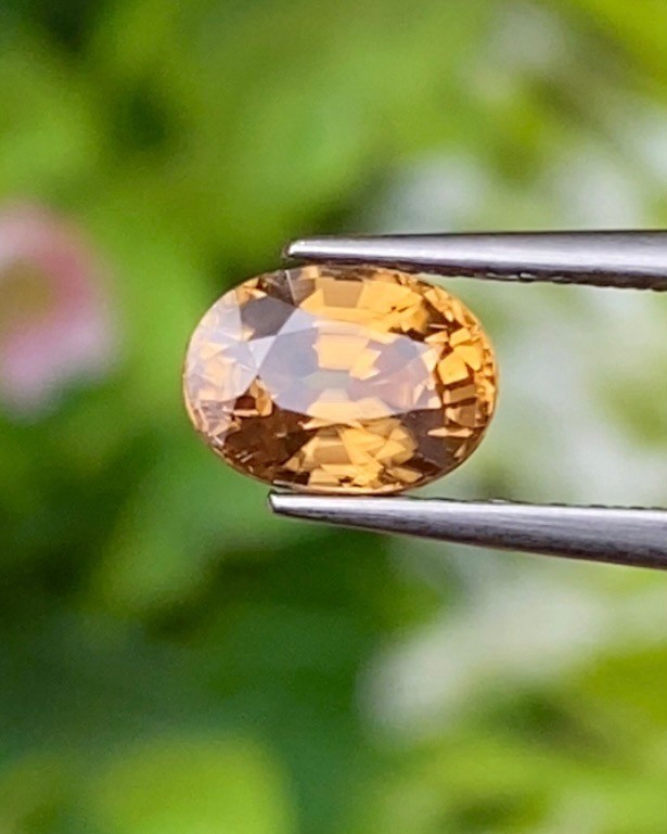 พลอย เพทาย (Zircon) 1.40 กะรัต (Cts.) พลอยแท้ อัญมณีมงคลประจําวันเกิด เครื่องประดับพลอย
