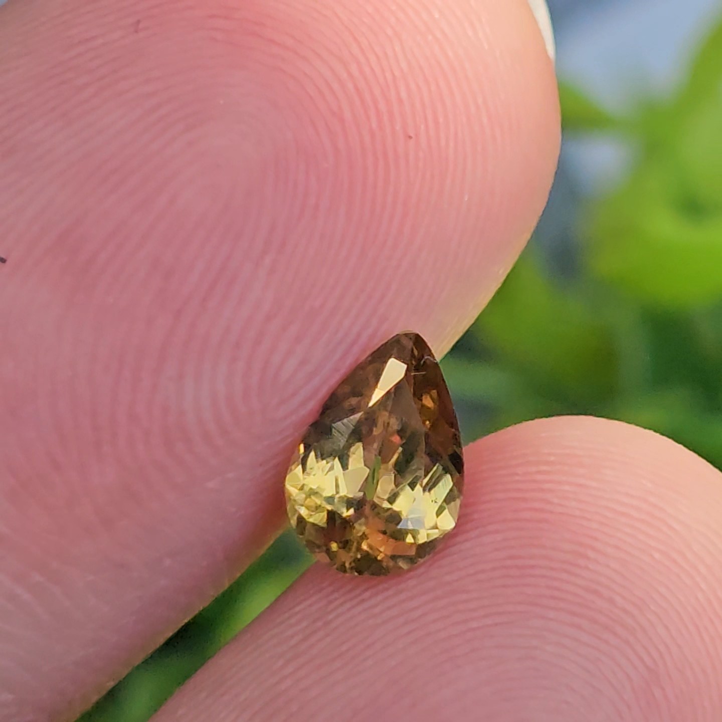 พลอย อเล็กซานไดร์ (Natural Alexandrite Chrysoberyl) 1.03 กะรัต (Cts.) ดิบ (Unheated) พร้อมใบเซอร์ พลอยแท้ อัญมณีมงคลประจําวันเกิด เครื่องประดับพลอย