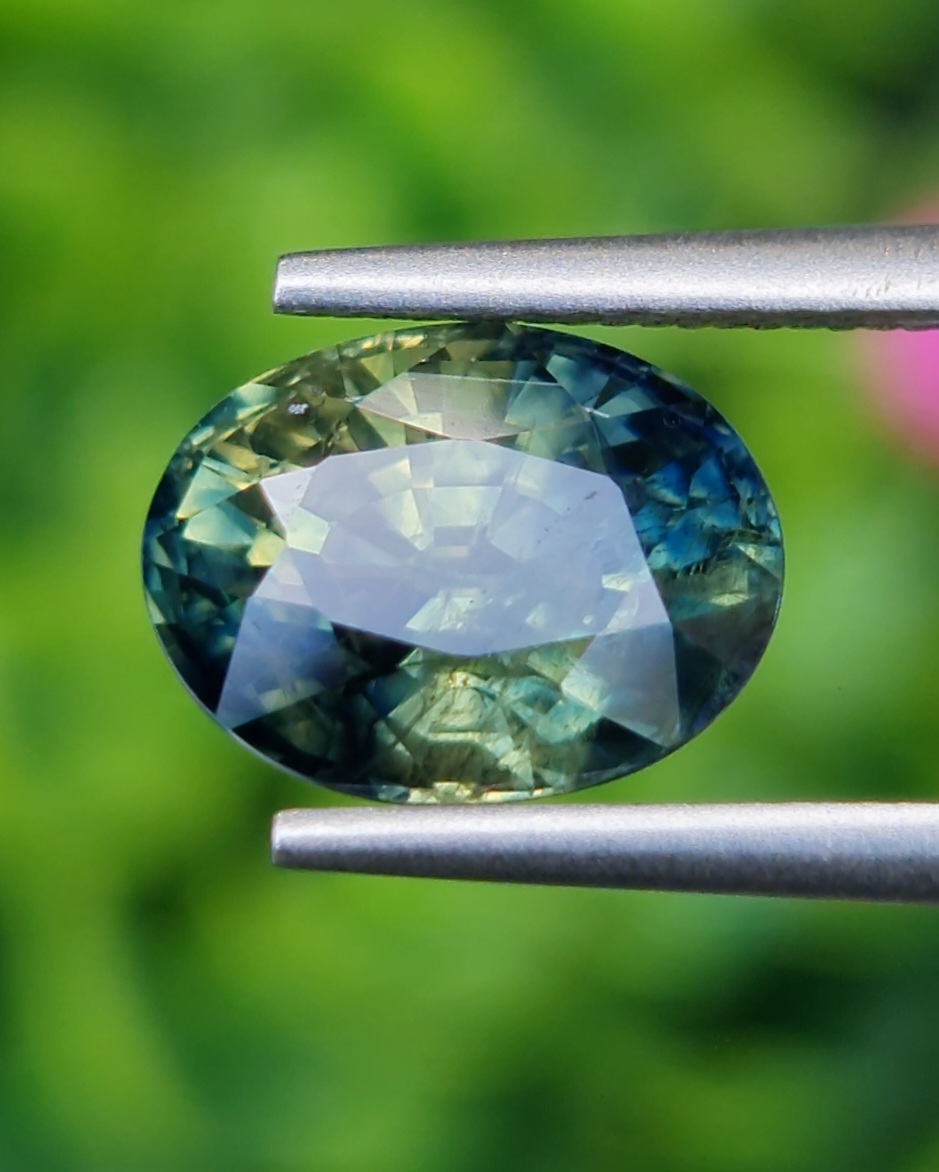 พลอย แซฟไฟร์ 3 สี Tri-Color Sapphire 3.45 กะรัต (Cts.) พลอยแท้ อัญมณีมงคลประจําวันเกิด เครื่องประดับพลอย