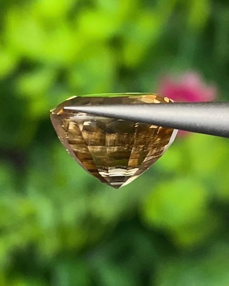 พลอย เพทาย Natural Zircon 6.55 กะรัต (Cts.) พลอยแท้ อัญมณีมงคลประจําวันเกิด เครื่องประดับพลอย