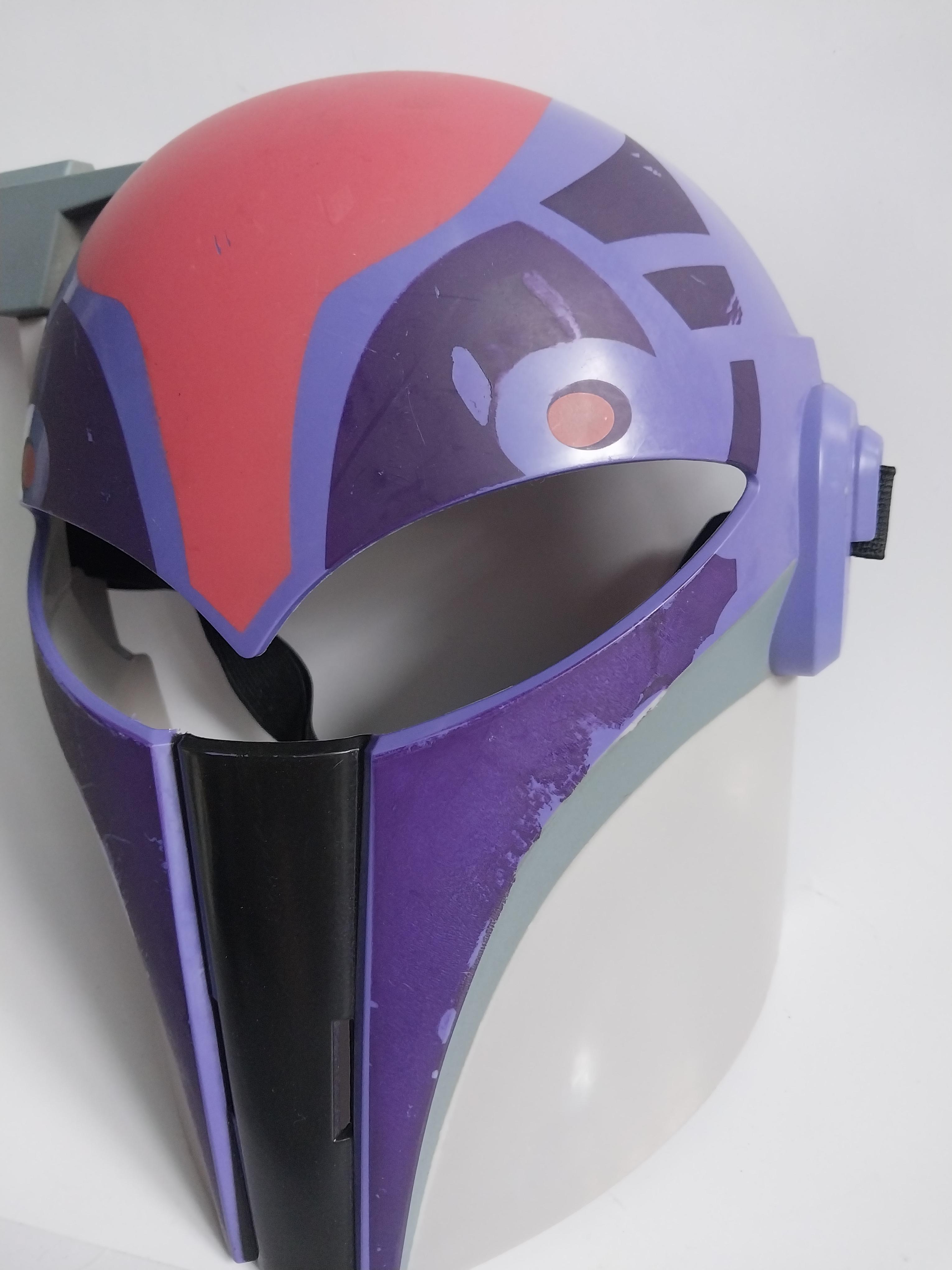 มีหลายภาพของสะสม Star Wars Sabin Wren ชิ้นงานพลาสติกหนาของแท้มีปั๊ม