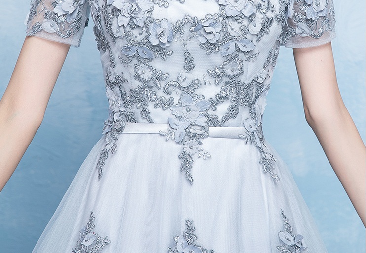 Pre-order ชุดราตรียาวสีเทาแบบไหล่ปาด แต่งลูกไม้ กระโปรงตาข่ายเชือกผูกหลัง