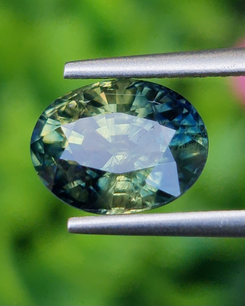 พลอย แซฟไฟร์ 3 สี Tri-Color Sapphire 3.45 กะรัต (Cts.) พลอยแท้ อัญมณีมงคลประจําวันเกิด เครื่องประดับพลอย