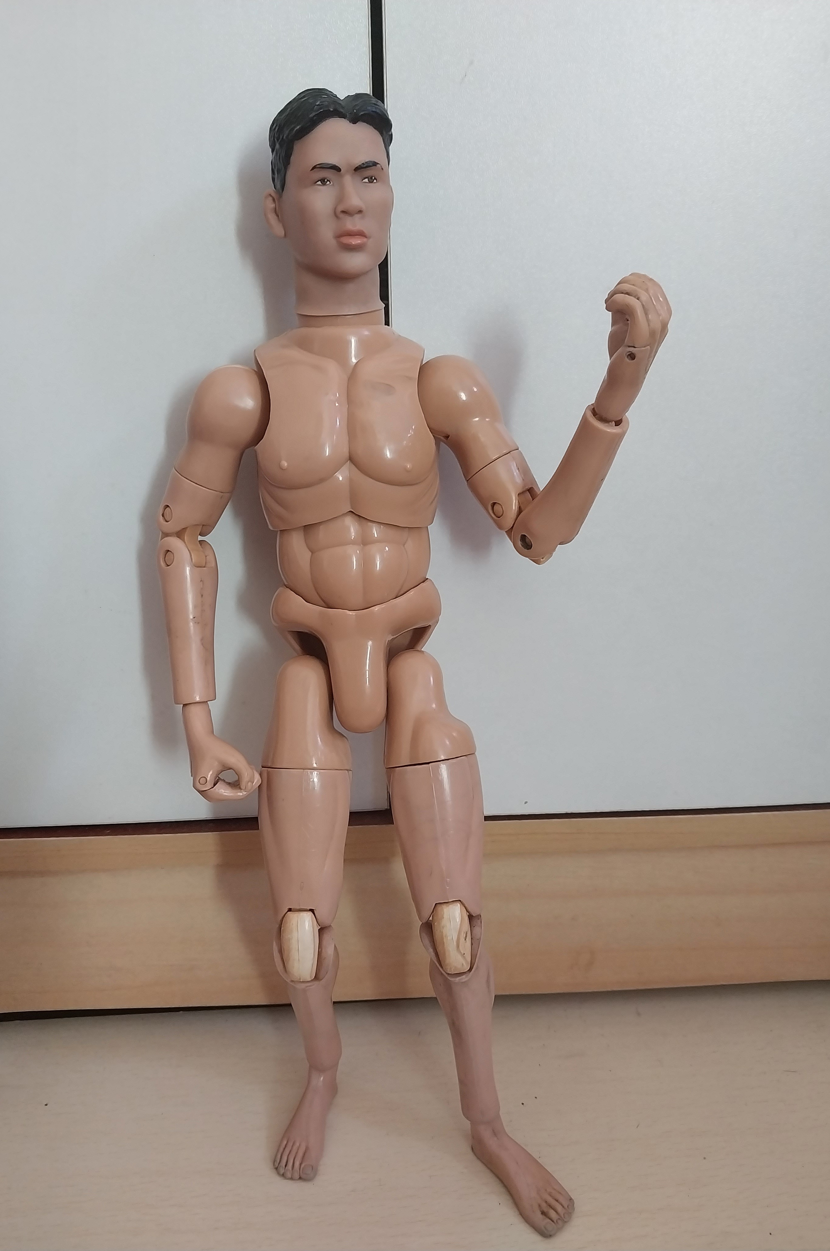 มือ2, มีหลายถาพ, โมเดลตุ๊กตาผู้ชายหน้าตี๋ งานข้อต่อทั้งตัว จาก 21stCentury Toy 2002