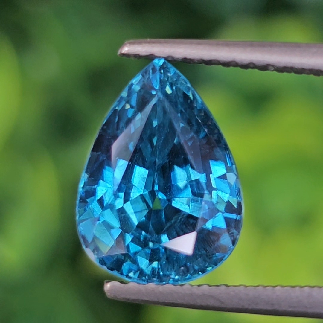 พลอย เพทาย (Zircon) 5.55 กะรัต (Cts.) พลอยแท้ อัญมณีมงคลประจําวันเกิด เครื่องประดับพลอย