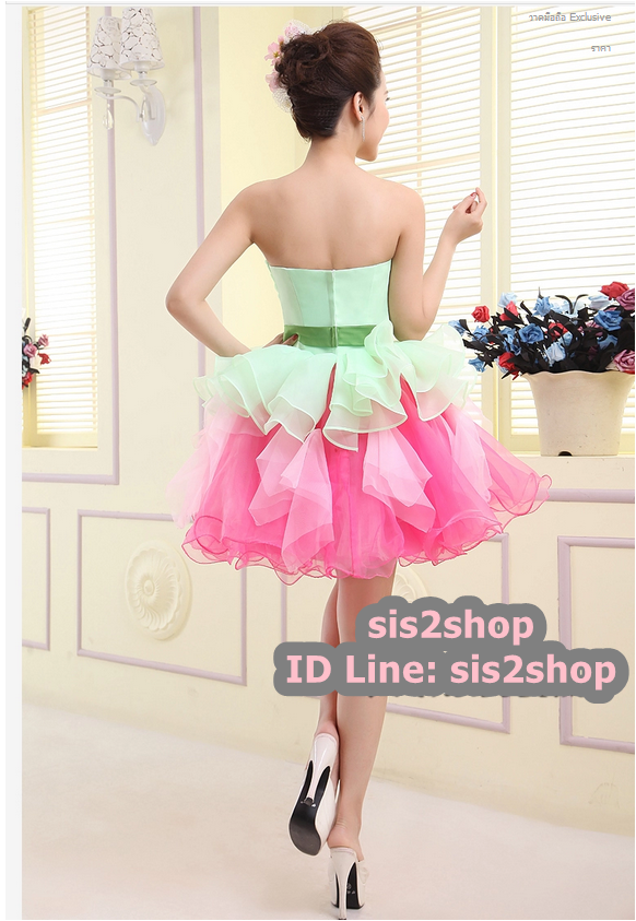 พร้อมเช่า ชุดแฟนซี ชุดราตรีสั้น เกาะอก สีเขียวชมพู แต่งดอกช่วงอก ผูกโบว์คาดเอว กระโปรงผ้าแก้วเป็นชั้น ๆ ซิปหลัง