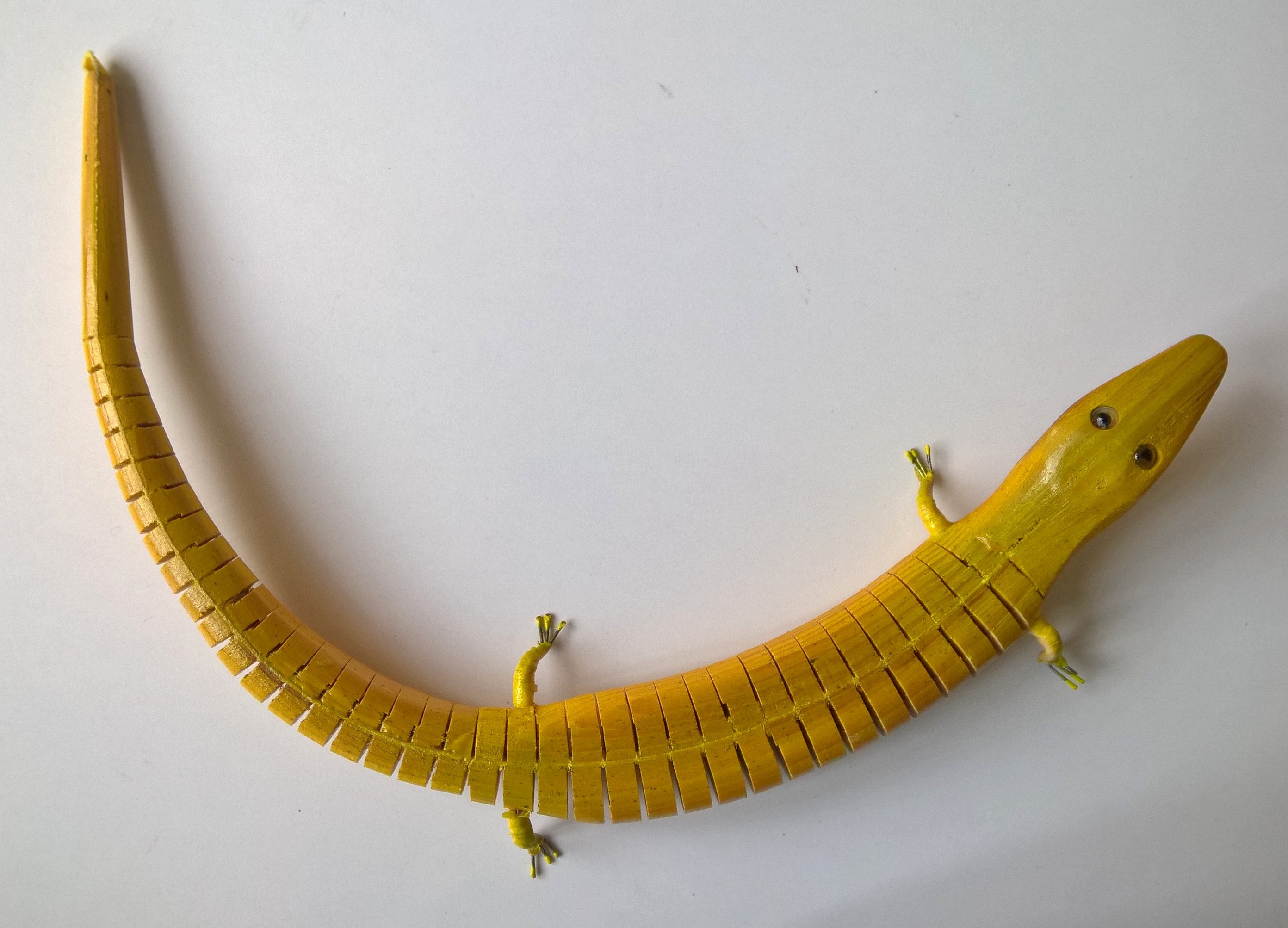 กิ้งก่าไม้ระกำ สีเขียว ขาปรับได้ จับหางสามารถเคลื่อนลำตัวได้ จับหางสามารถ เคลื่อนลำตัวได้ ขนาดตามภาพ