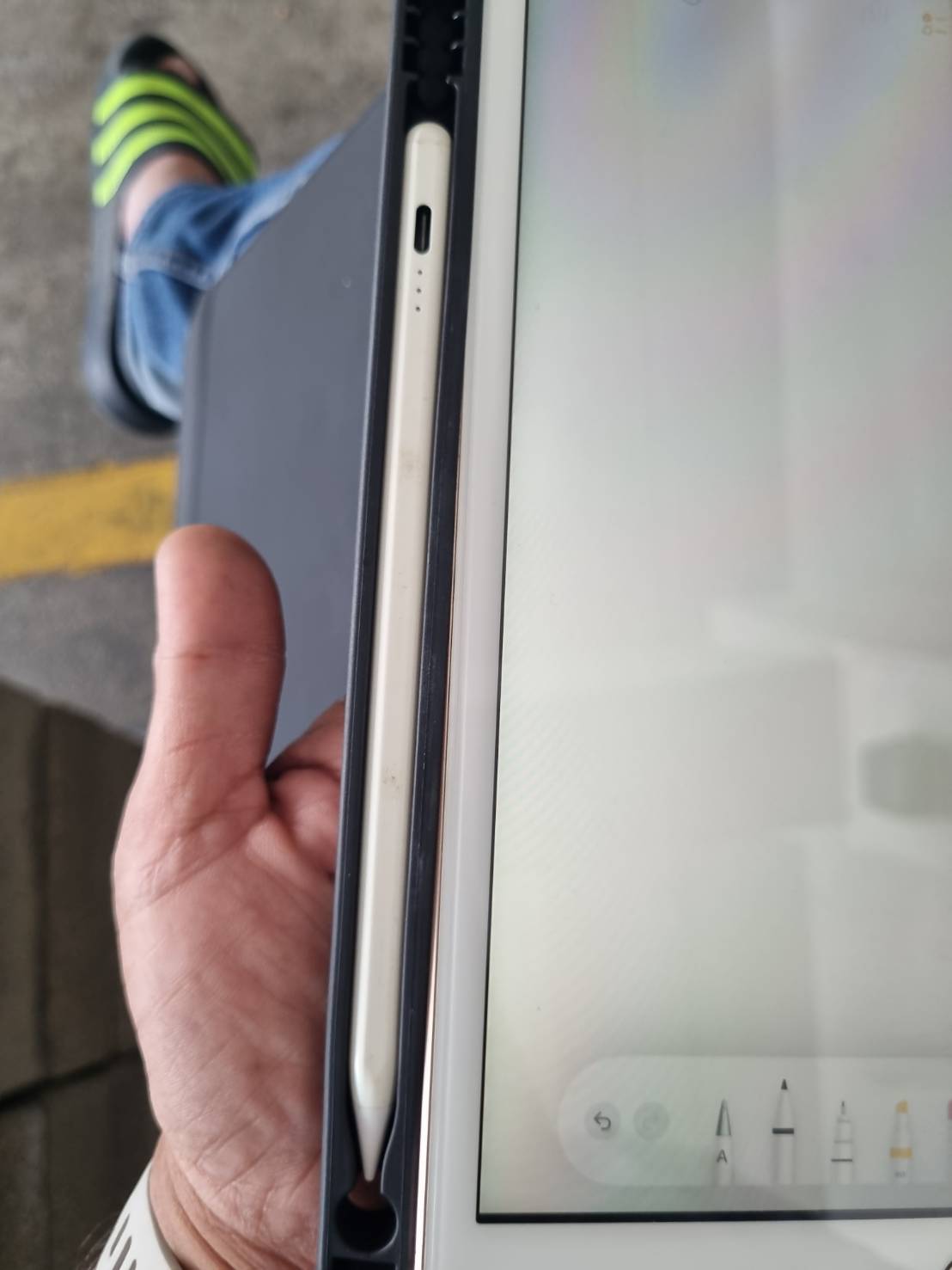 ipad Gen8 + ปากกา มีรอยตามการใช้งานบ้าง