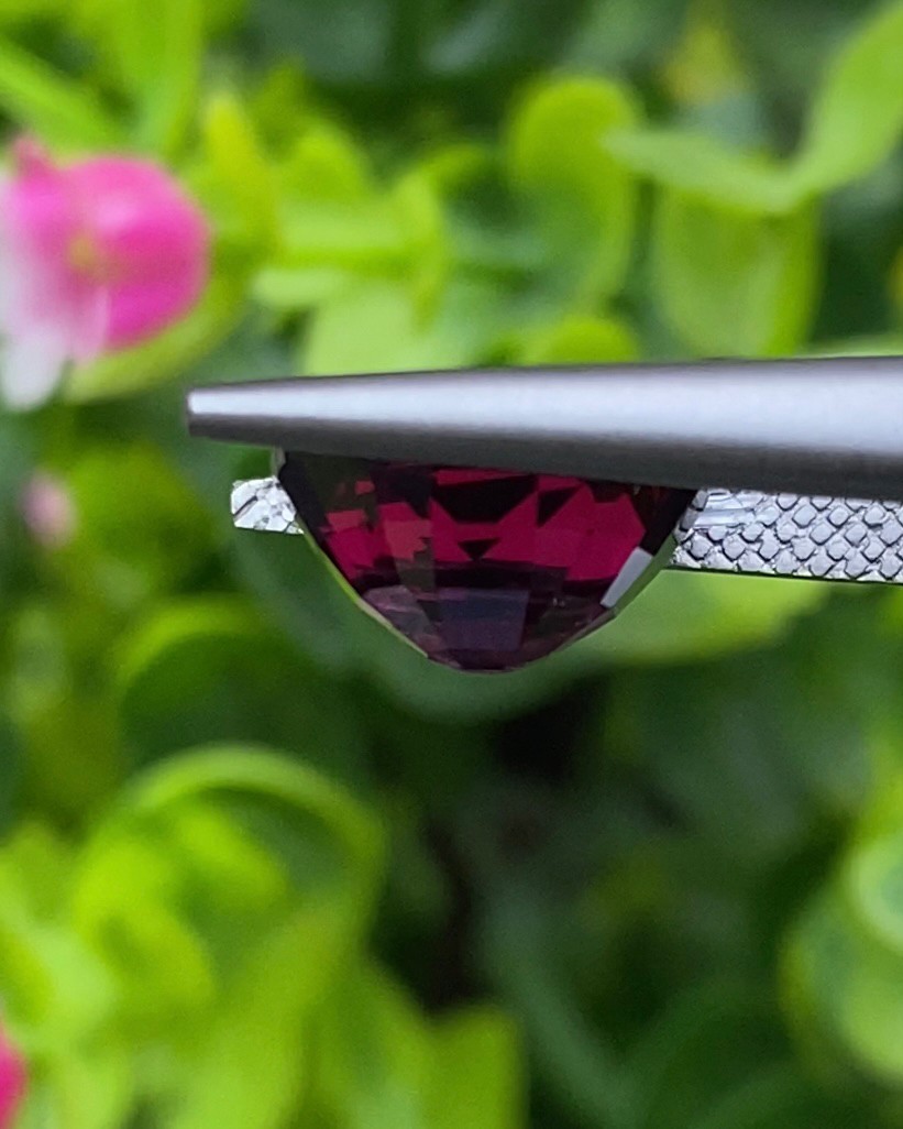 พลอย โรโดไลต์ กาเน็ท Rhodolite Garnet 5.23 กะรัต Cts.พลอยแท้ อัญมณีมงคลประจําวันเกิด เครื่องประดับพลอย