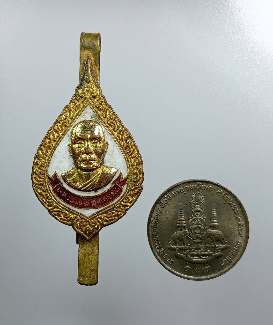 A7814 แหนบลงยา หลวงพ่ออุตตมะ วัดวังก์วิเวการาม จ.กาญจนบุรี