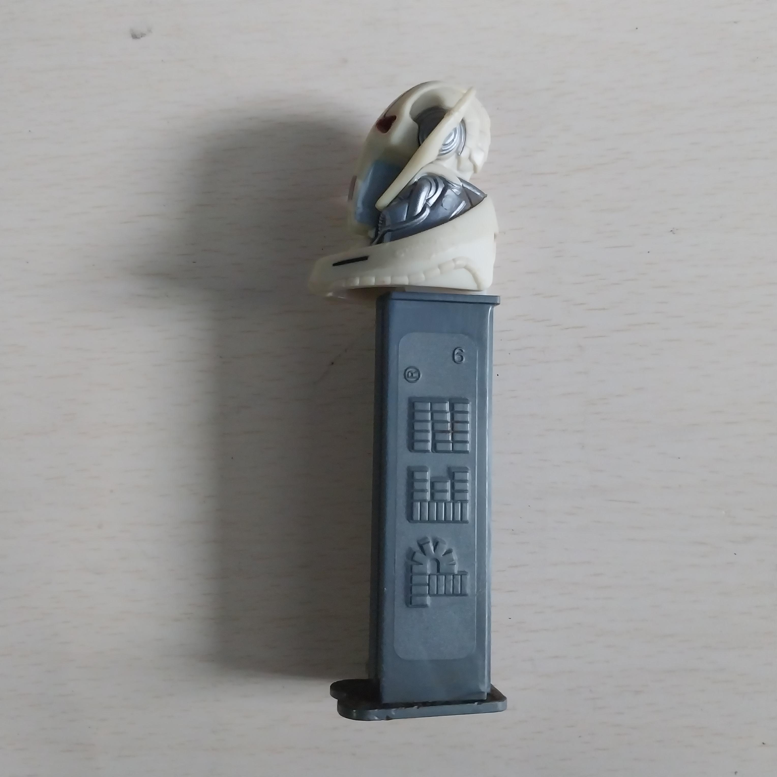 มีหลายภาพ, ราคาต่อชิ้น,ที่ใส่ขนมPEZ ลายStar Wars งานเก่าสะสม