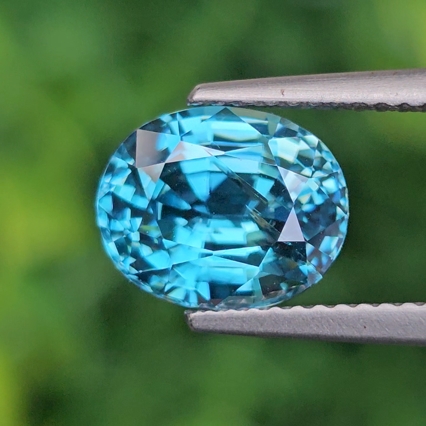 พลอย เพทาย (Zircon) 4.65 กะรัต (Cts.) พลอยแท้ อัญมณีมงคลประจําวันเกิด เครื่องประดับพลอย