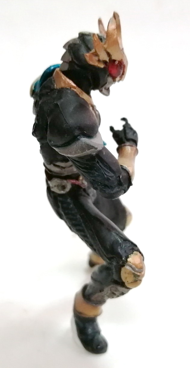 ของเล่น ของสะสม SIC shogon rider agito เอสไอซี โชกอน ไรเดอร์อากิโตะ ตัวนี้ขาดฐานและอาวุธ แต่สภาพดี สูง 10 ซม.