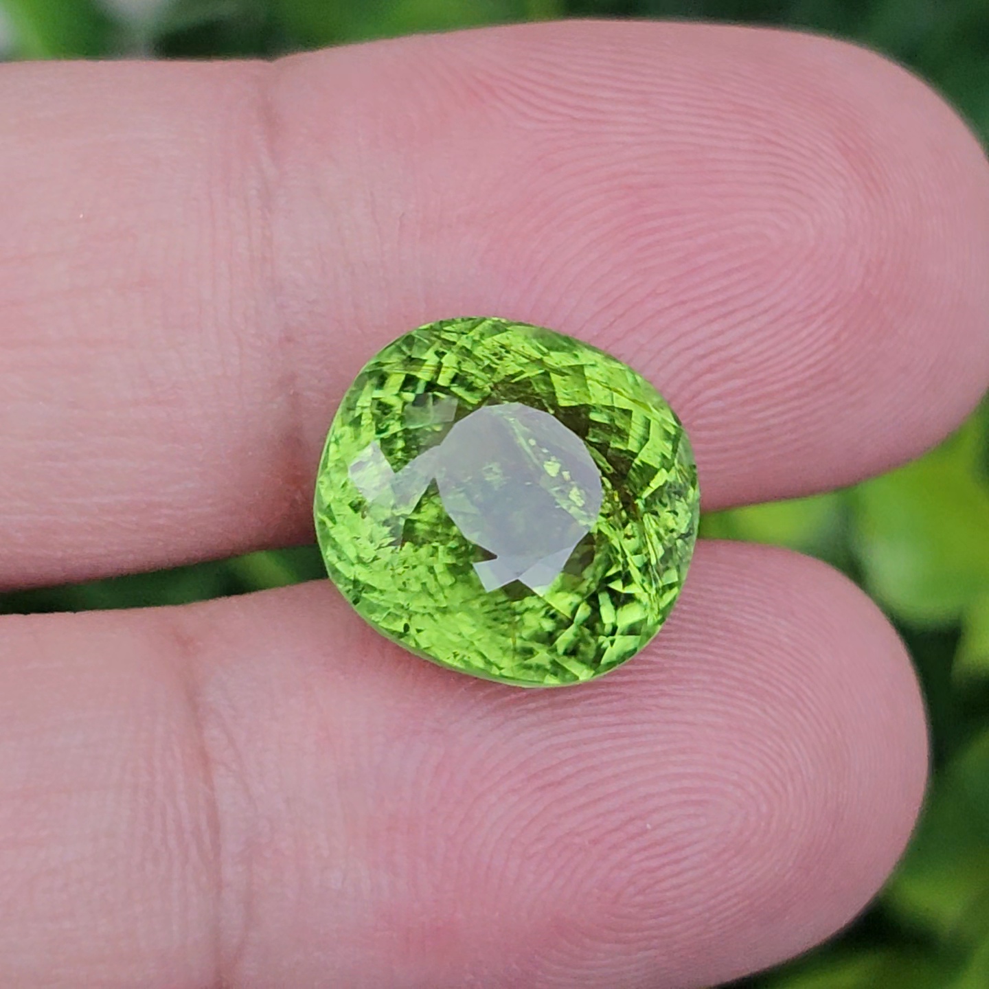 พลอย พาไรบ้า ทัวร์มาลีน Paraiba Tourmaline 11.02 กะรัต (Cts.) *สีพิเศษ เขียวนีออน neon green พร้อมใบเซอร์ พลอยแท้อัญมณีมงคล ประจําวันเกิด เครื่องประดับพลอย