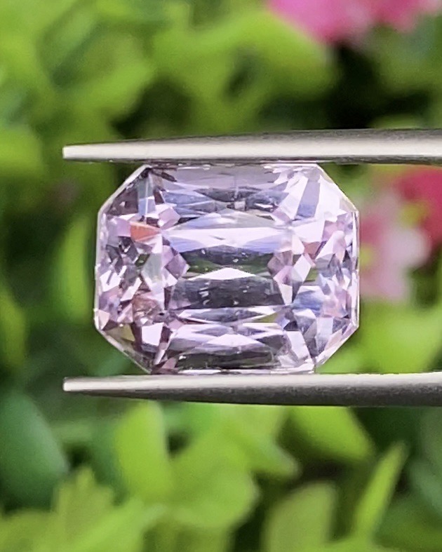 พลอย คุนไซท์ Kunzite 9.05 กะรัต (Cts.) พลอยแท้อัญมณีมงคล ประจําวันเกิด เครื่องประดับพลอย