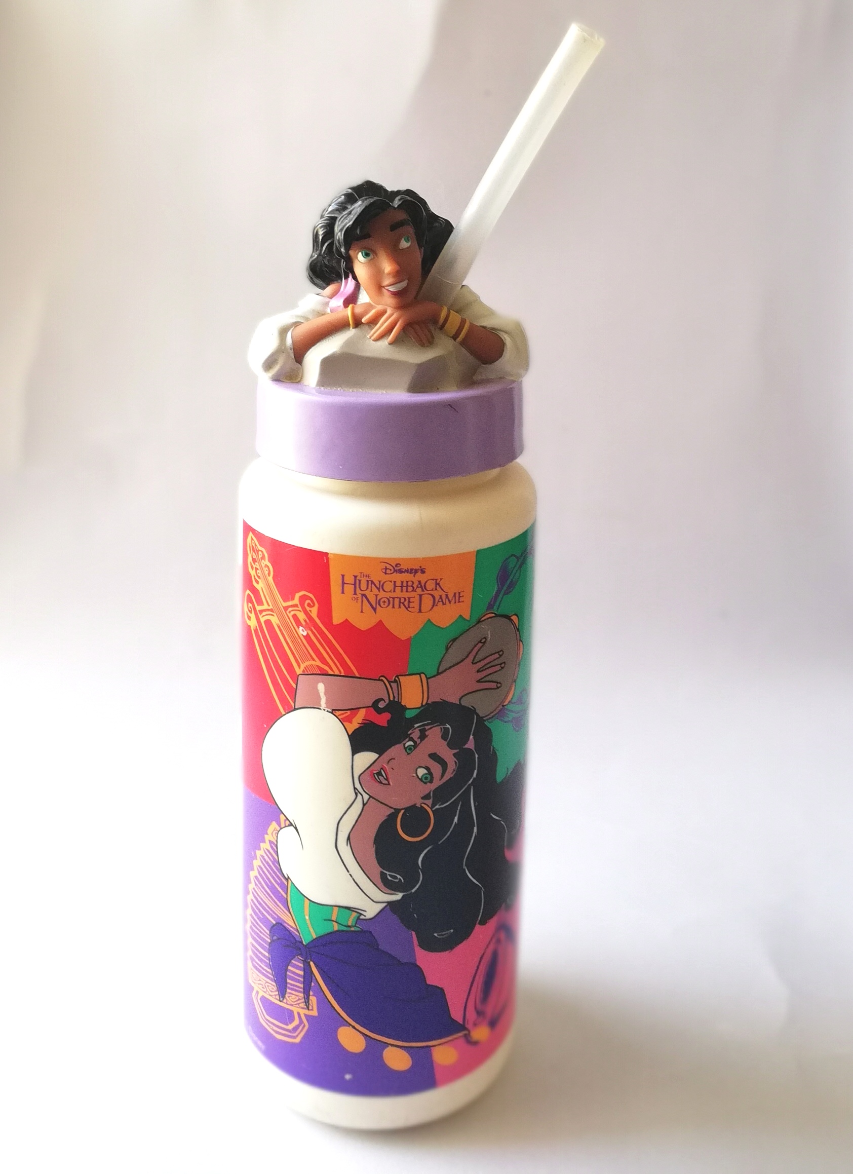 ขวดน้ำลาย ดิสนีย์"คนคร่อมแห่งน็อธเธอร์ดาม, พร้อมท็อปเปอร์ เอสเมอรัลด้า" งานเก่าสะสม จาก สเว็นเซ็น Swensen **มีรอยเปื้อน ตามภาพ