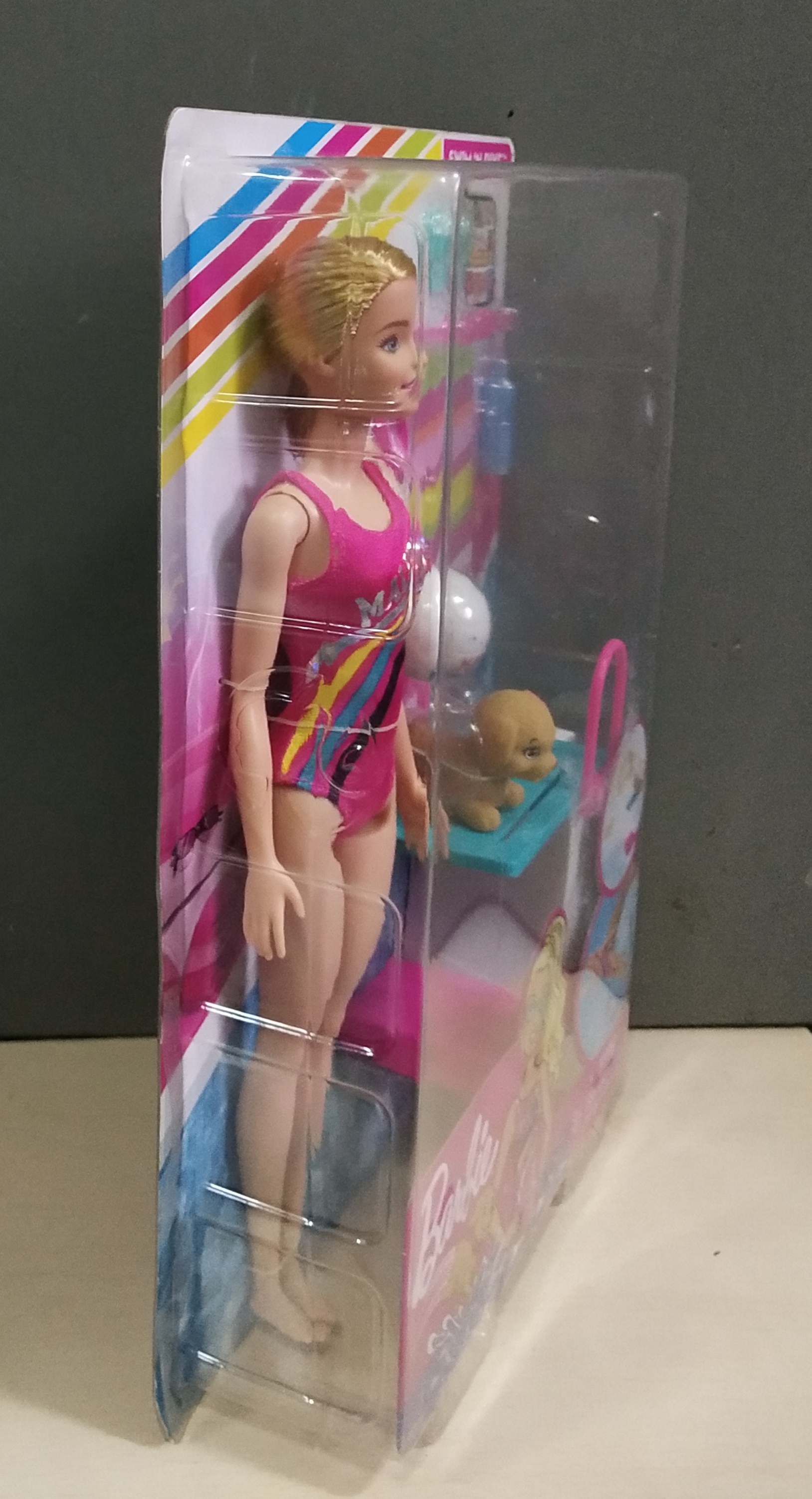 มีหลายภาพ ตุ๊กตาบาร์บี้ดรีมเฮ้าส์แอดเว็นเจอร์ the Barbie Malibu Swim 'n Dive Doll with Diving Board and Puppy set.