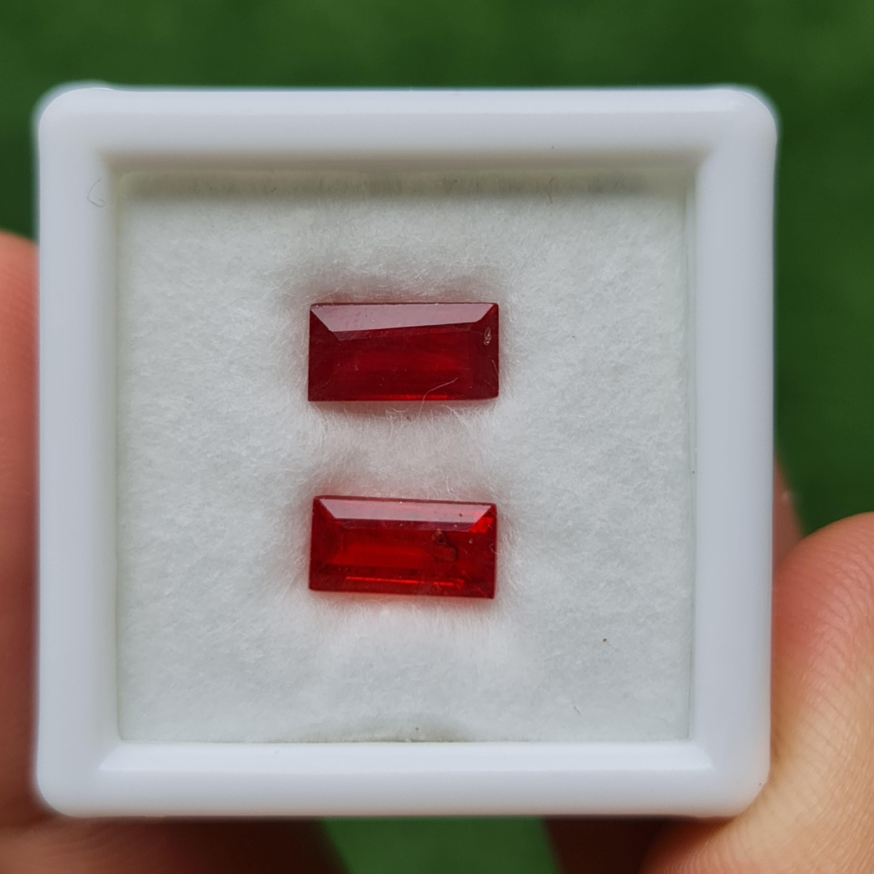 พลอย คู่ ออเรนจ์ แซฟไฟร์ Orange Sapphire 2 เม็ด 2.01 กะรัต (Cts.) พลอยแท้ อัญมณีมงคลประจําวันเกิด เครื่องประดับพลอย