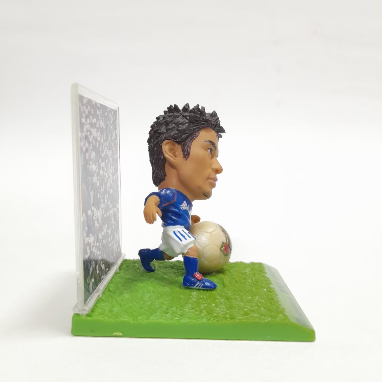 ฟิกเกอร์ นักบอล ทีมญี่ปุ่น Tsuneyasu Mayamoto ขนาดตามรูป มีฐาน มีฉาก มือสอง สภาพดีมีรอยบ้าง