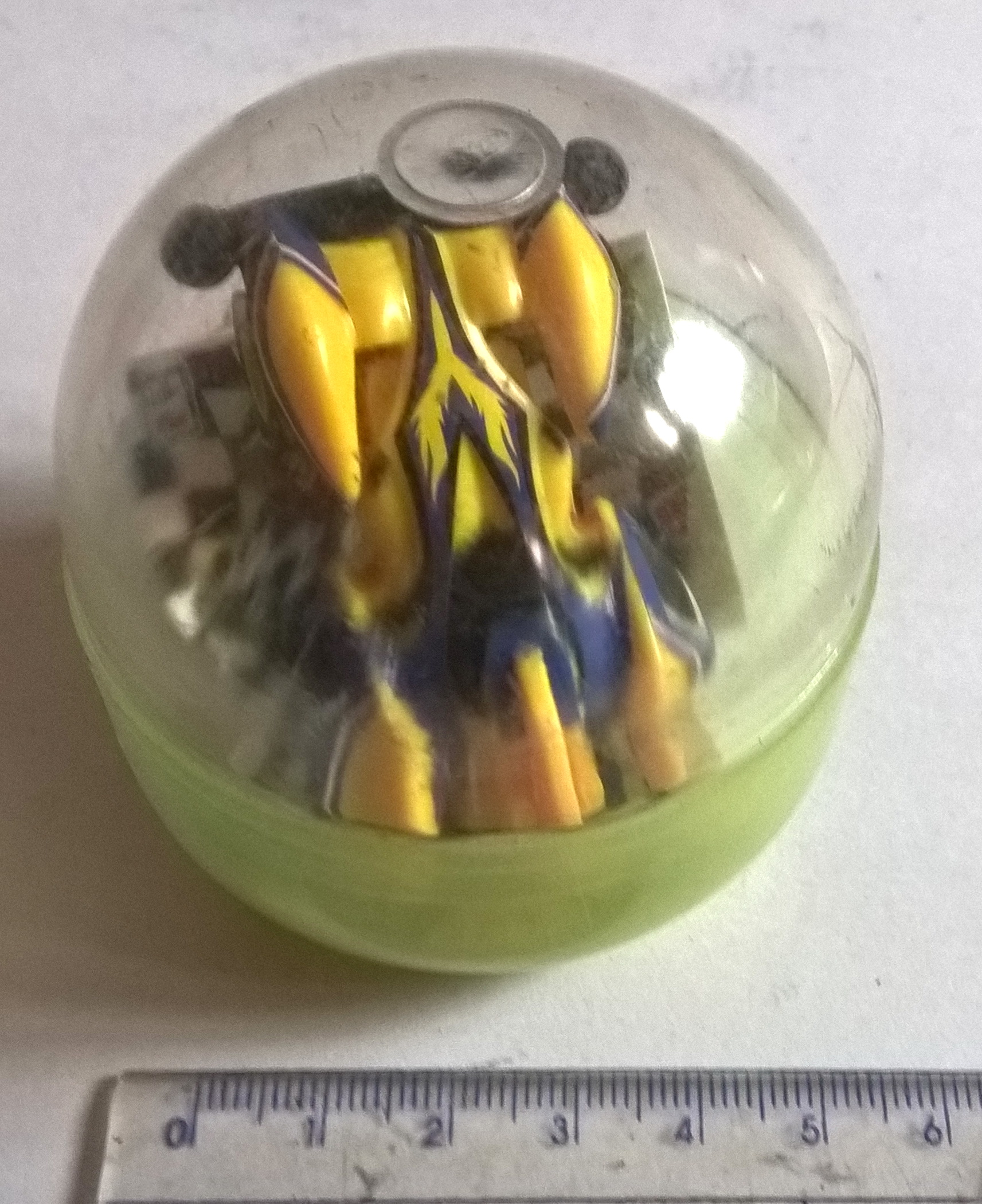 โมเดลรถแข่งในแคปซูล สีเหลือง ขนาดประมาณ 6 cm. pull back ของสะสมเก่า จาก 7-11