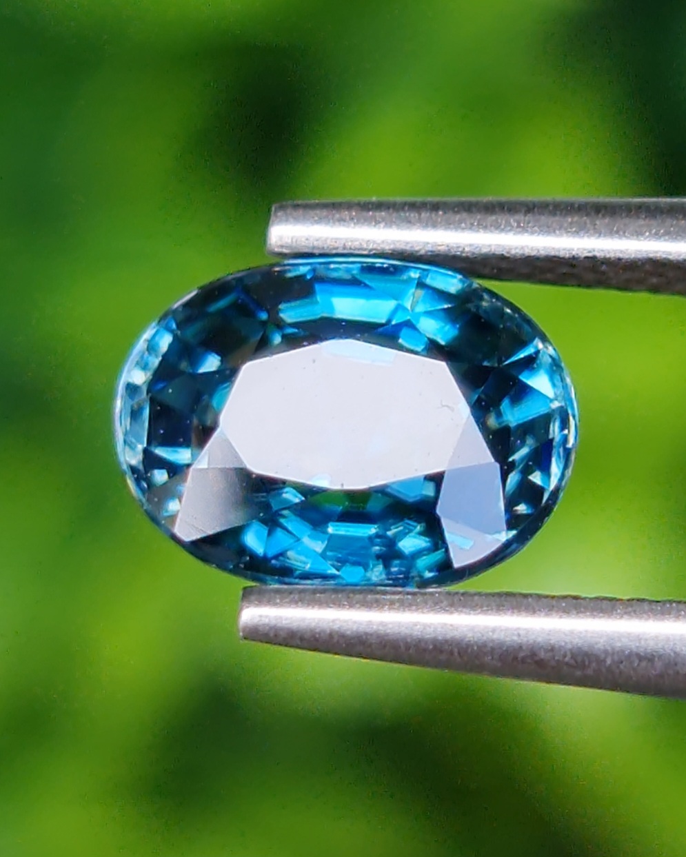 พลอย เพทาย (Zircon) 2.25 กะรัต (Cts.) พลอยแท้ อัญมณีมงคลประจําวันเกิด เครื่องประดับพลอย