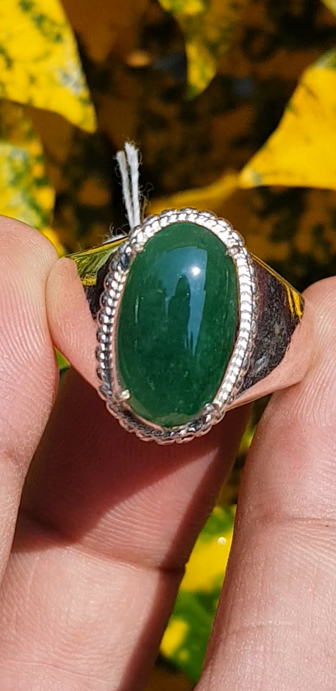 หยก พม่า แท้ Jade แหวนหยก 翡翠戒指 (Jadeite ring) 3.00 กะรัต (Cts.) ดิบ ไม่ผ่านการปรับปรุง (Type A) พม่า (Myanmar)