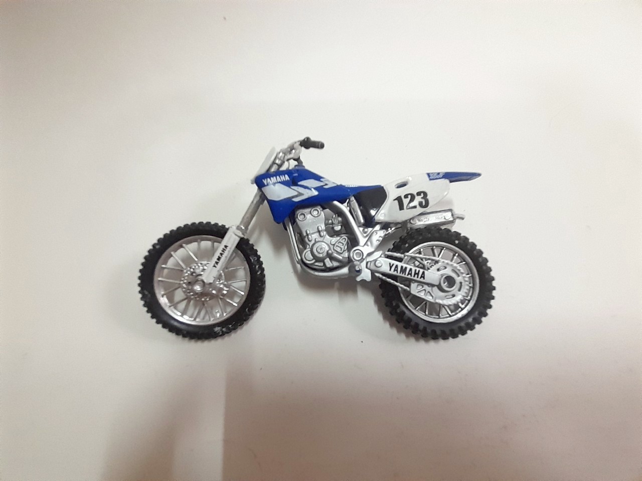 มีหลายภาพ รถมอเตอร์ไซค์Yamaha YZ400f Maisto Limited edition 1:18
