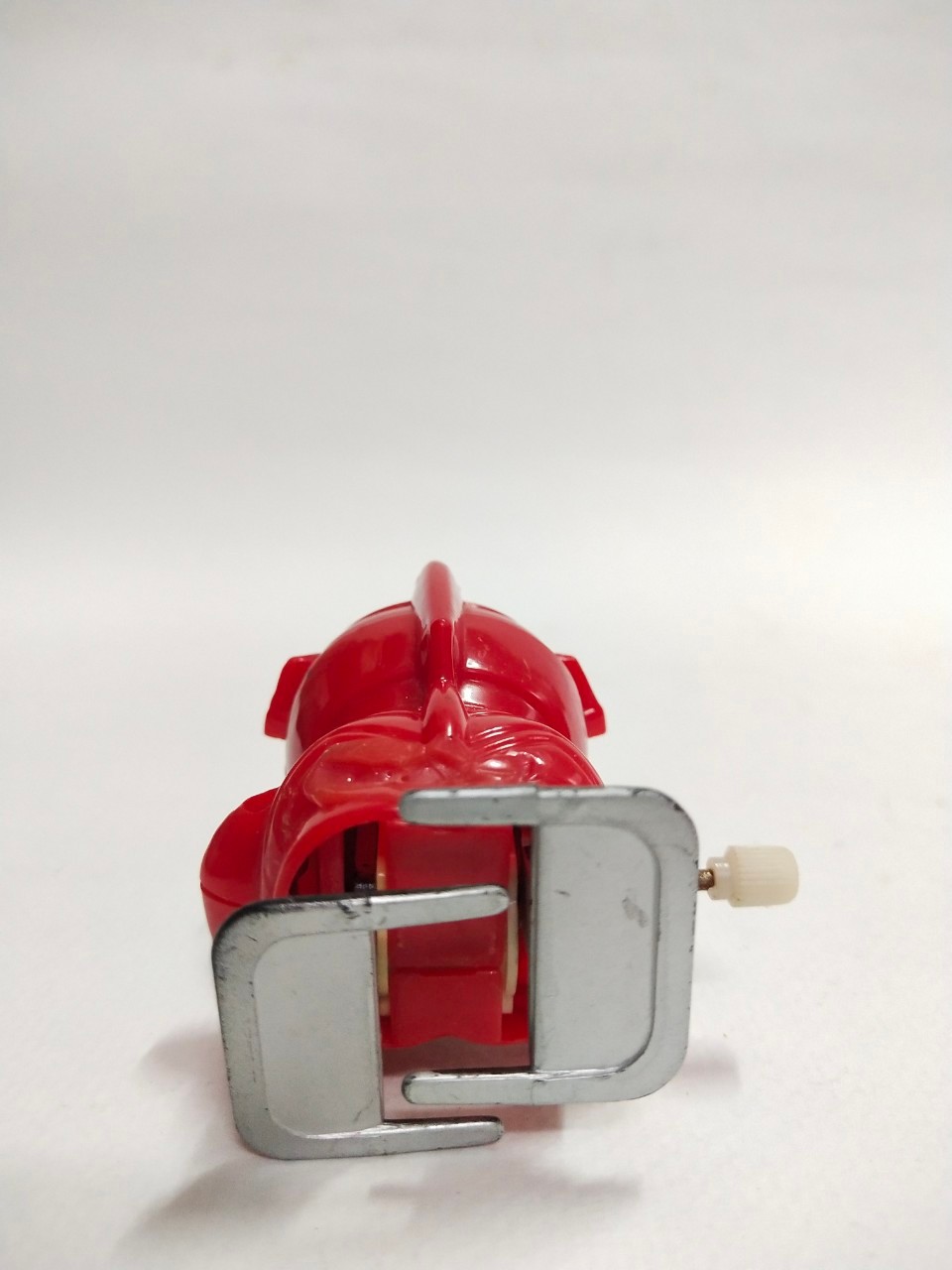 ฟิกเกอร์พลาสติกไขลาน อุลตร้าเซเว่น ไขลานเดินได้ปกติ มือสองสภาพดี มีรอยบ้าง