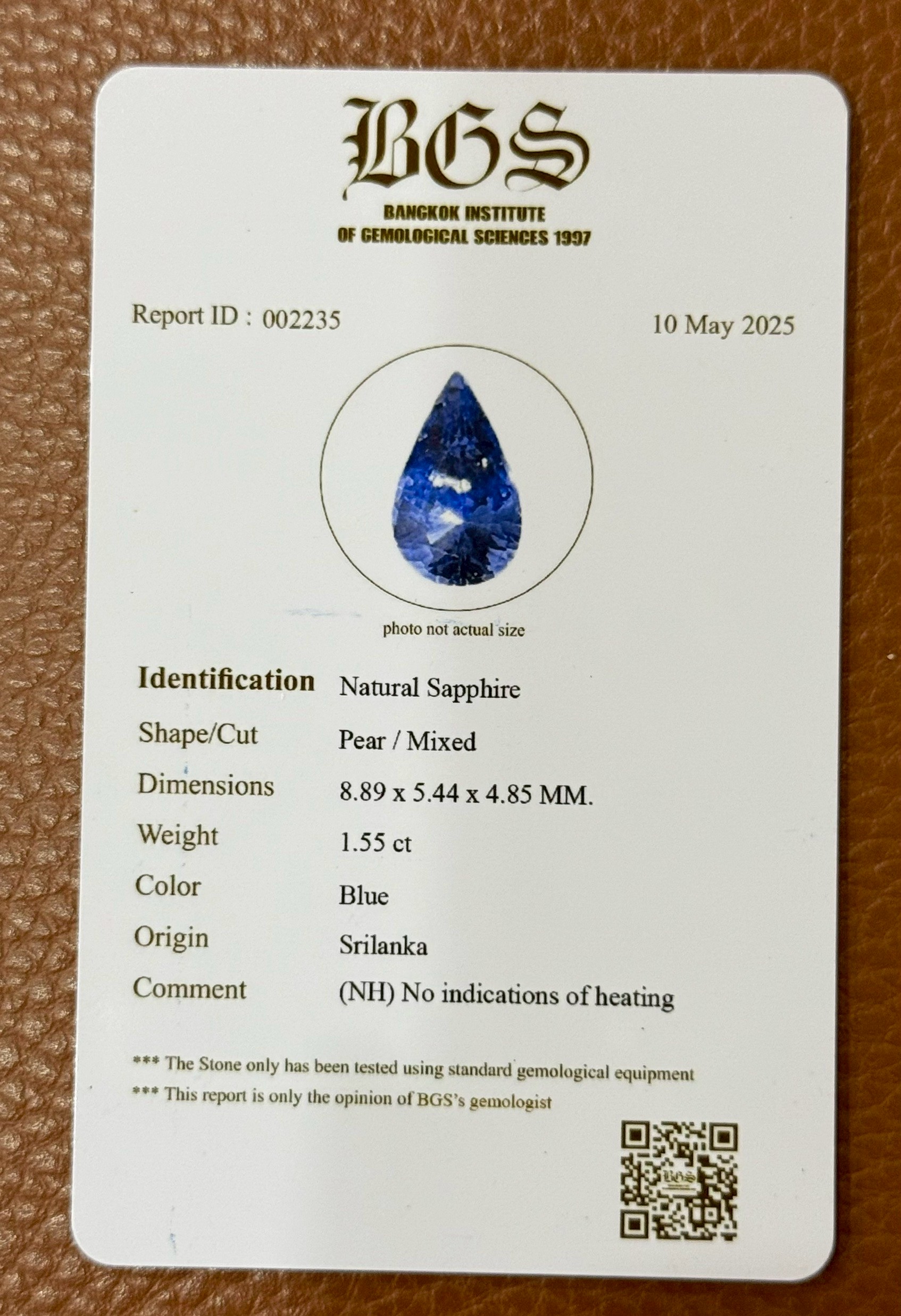 พลอย ไพลิน (Blue Sapphire) 1.55 กะรัต (Cts.) ดิบ (Unheated) พร้อมใบเซอร์ พลอยแท้ อัญมณีมงคลประจําวันเกิด เครื่องประดับพลอย
