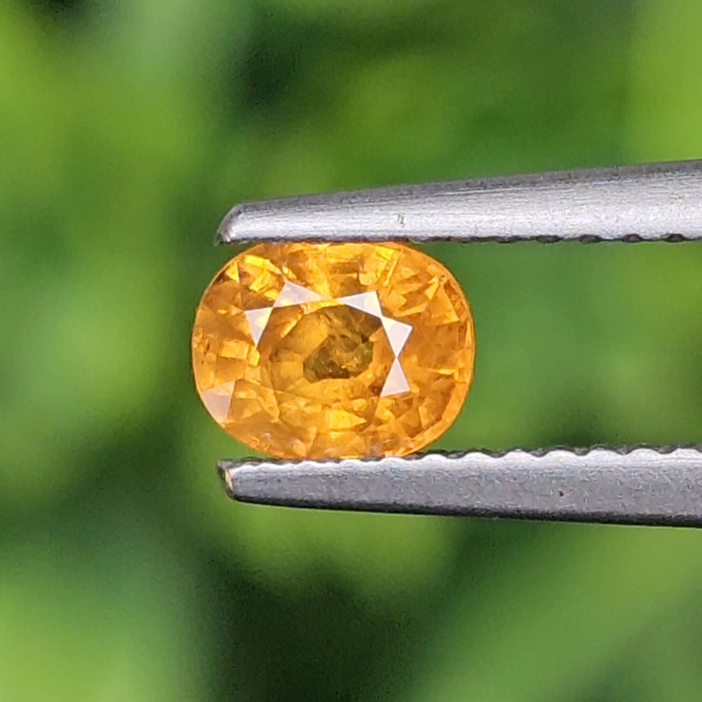 พลอย บุษราคัม yellow sapphire 0.82 กะรัต (Cts.) พลอยแท้ อัญมณีมงคลประจําวันเกิด เครื่องประดับพลอย