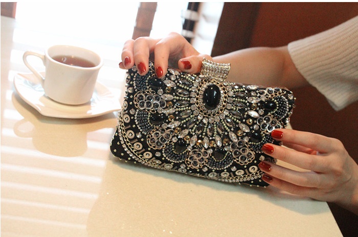 พร้อมส่ง Evening Clutch กระเป๋าออกงาน สีดำ แต่งเลื่อม และมุก สุดหรู พร้อมสายโซ่สะพายสั้น/ยาว ทรงสี่เหลี่ยม สำเนา
