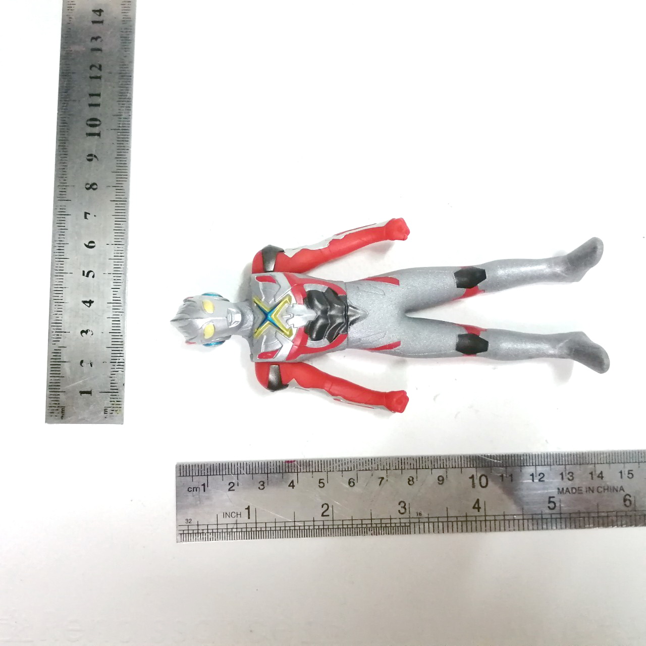 ซอฟ 5.5 นิ้ว ขนาดตามรูป อุลตร้าแมนเอ๊กซ์ ร่างปกติ สภาพดี มีปั๊ม ไม่มีสติ๊กเกอร์ มีรอยบ้าง