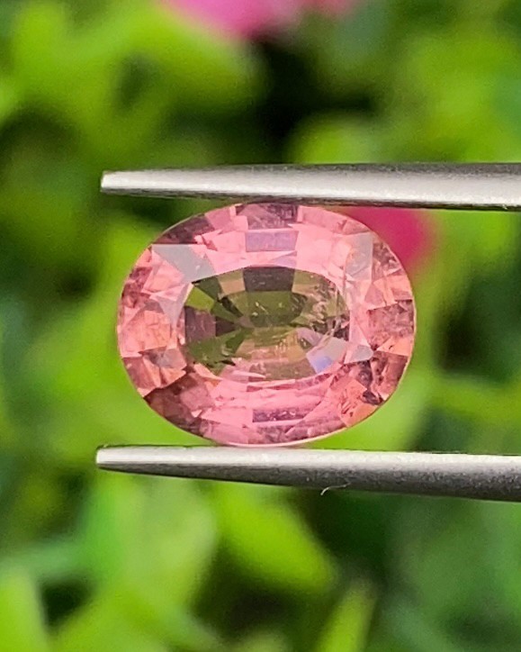 พลอย ชมพู พิ้งค์ ทัวร์มารีน (Pink Tourmaline) 2.38 กะรัต (Cts.) อัญมณีมงคลประจําวันเกิด เครื่องประดับพลอย