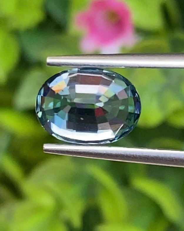 พลอย เพทาย (Zircon) 3.78 กะรัต (Cts.) พลอยแท้ อัญมณีมงคลประจําวันเกิด เครื่องประดับพลอย