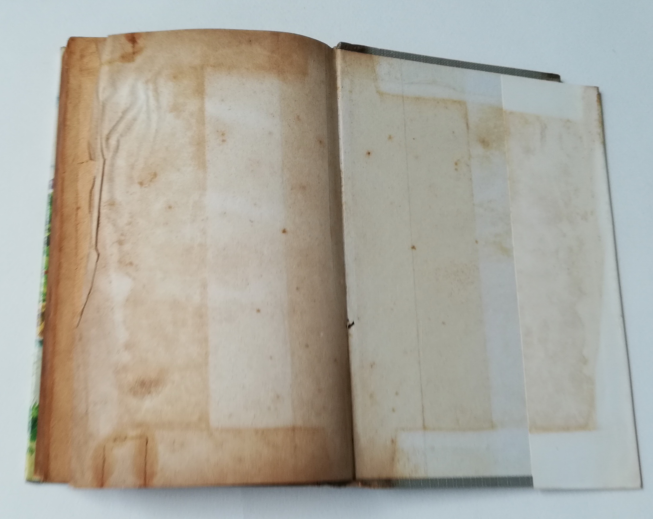 หนังสือนิยายเก่ามาก **มีตำหนิตามภาพ "เจน แอร์" จาก JANE EYRE โดย CHARLOTTE BRONTE จบในเล่ม เรื่องราวชีวิต ความรัก และการผจญภัยของยอดหญิงคนหนึ่ง ที่สวยและมีจิตใจงดงาม และได้พกบรักกับชายสูงศักดิ์ ซึ่งเป็นความรักต้องห้าม...