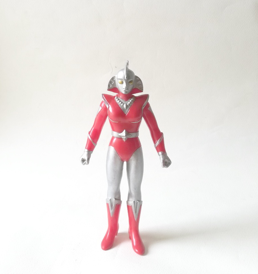 ซอฟ 6 - 6.5 นิ้ว ขนาดตามรูป อุลตร้าวูเมน เบธ 1ใน3อุลตร้าแมนอเมริกา ***ซ่อมสี