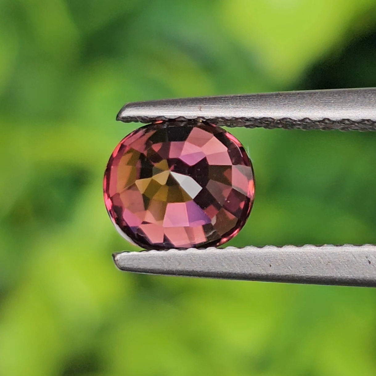พลอย รูเบลไลต์ ทัวร์มาลีน Rubellite Tourmaline 1.50 กะรัต (Cts.) พลอยแท้ อัญมณีมงคลประจําวันเกิด เครื่องประดับพลอย