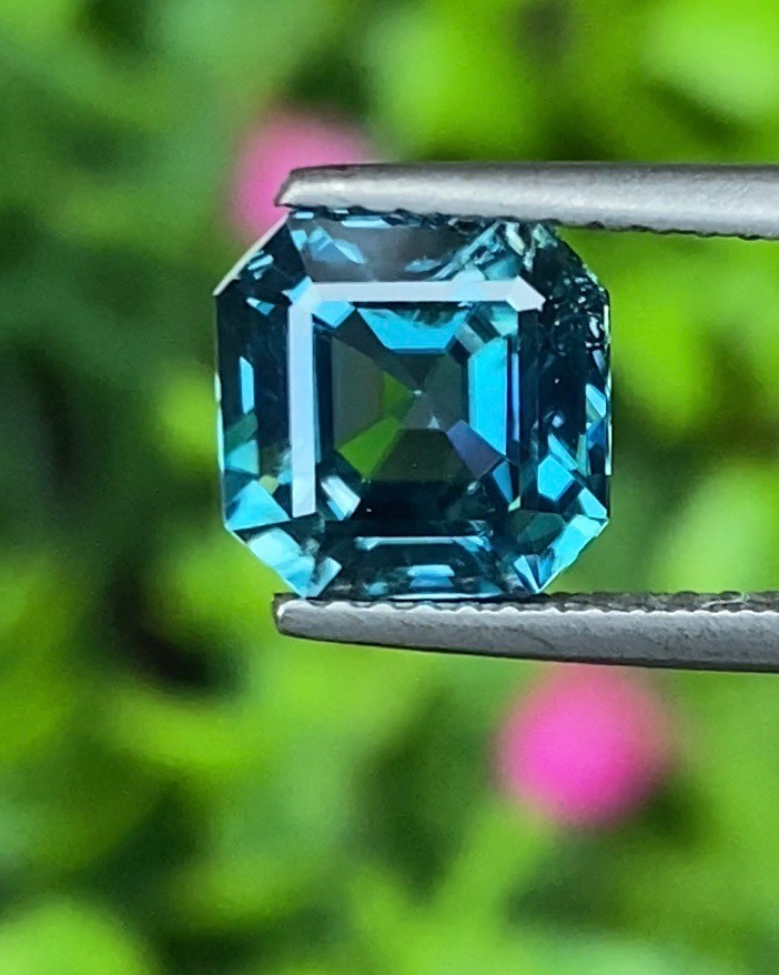 พลอย เพทาย (Zircon) 3.54 กะรัต (Cts.) พลอยแท้ อัญมณีมงคลประจําวันเกิด เครื่องประดับพลอย