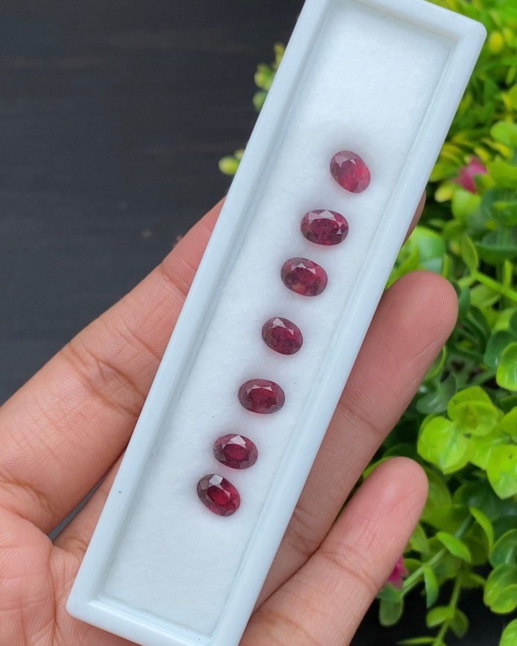 พลอย ทับทิม (Ruby Sapphire) 10.09 กะรัต (Cts.) 7 เม็ด (Pcs.) พลอยแท้ อัญมณีมงคลประจําวันเกิด เครื่องประดับพลอย