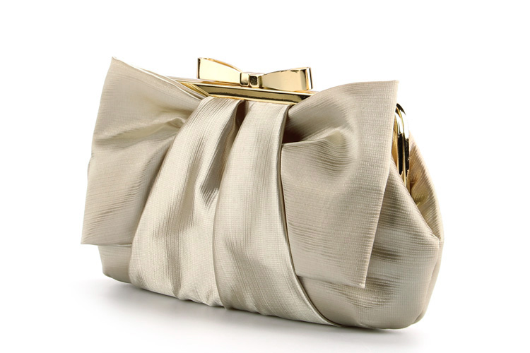 กระเป๋าออกงาน Evening Clutch กระเป๋าออกงาน ผ้าซาตินจับจีบ ปากกระเป๋ารมดำลายดอกไม้ มาพร้อมสายโซ่สั้น งานส่งออกญี่ปุ่น