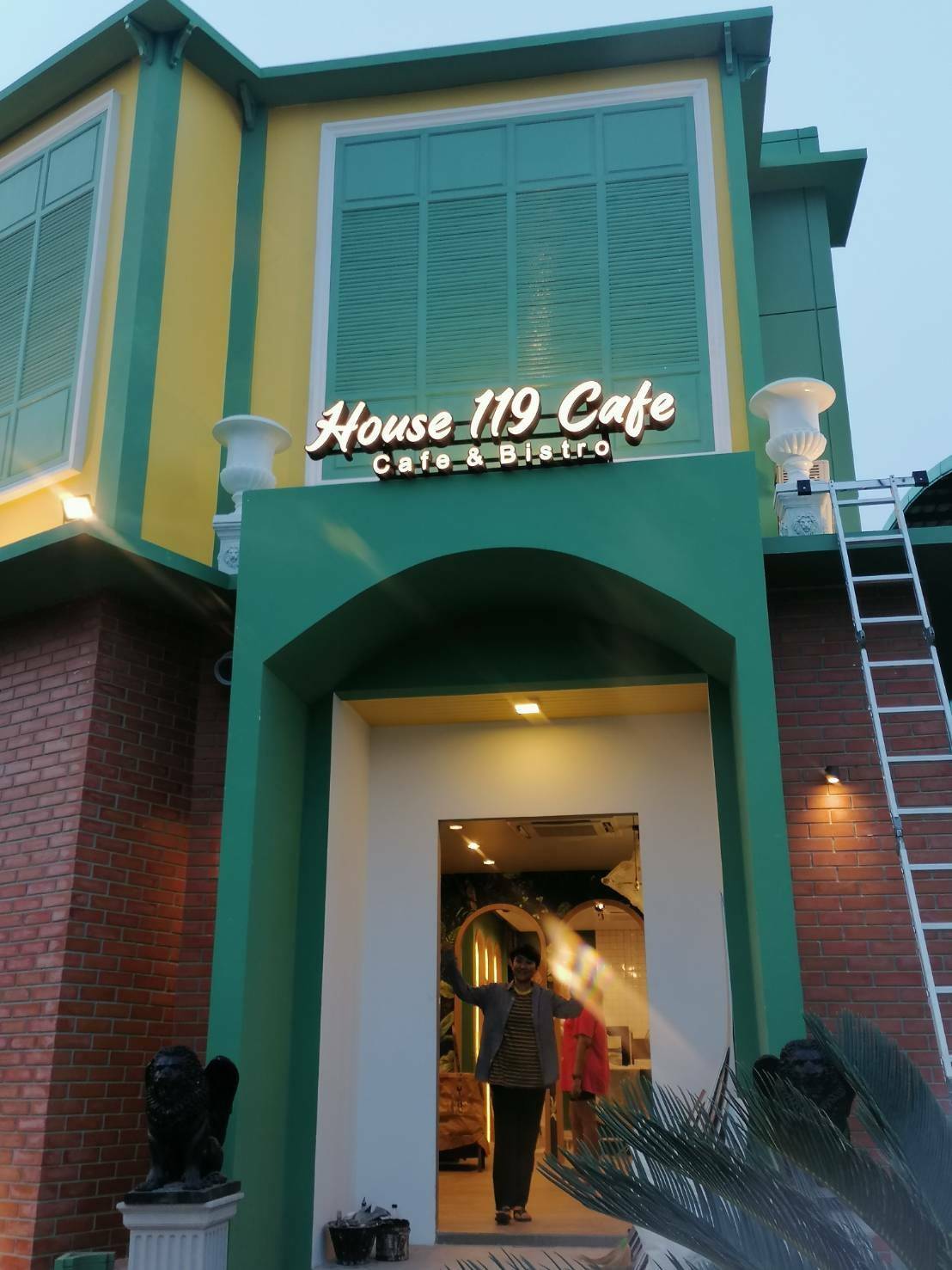 ป้ายอักษรไฟออกหน้า ร้านกาแฟ House 119 Cafe