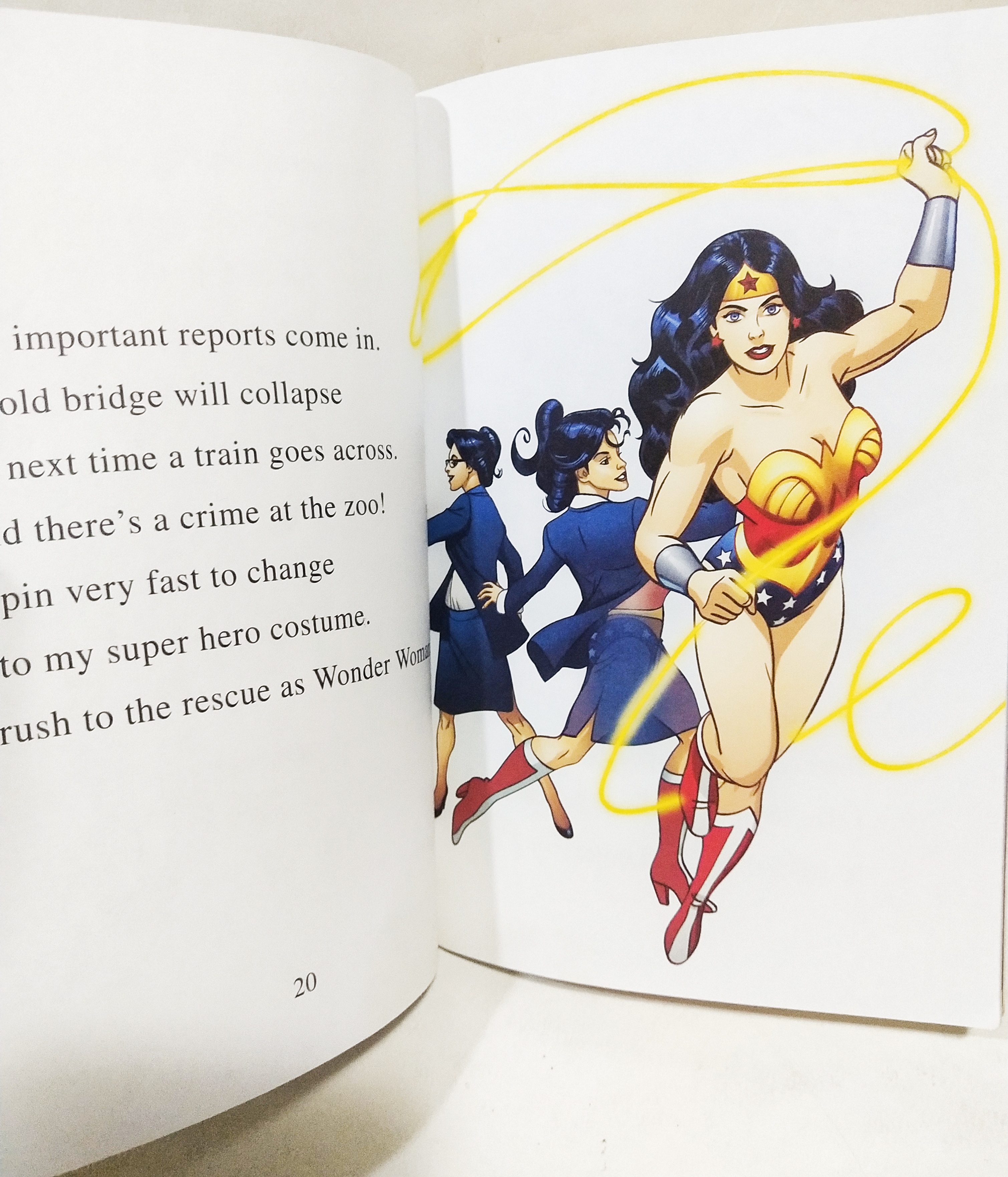 กับวันเดอร์วูแม่นตั้งแต่เริ่มจากเกาะสวรรค์ที่ต้องการต่อสู้กับความอยุติธรรม จนถึงการต่อสู้ร่วมกับ ซุปเปอร์แมนและ แบทแมน วันเดอร์วูแม่น, I am a Wonder Woman 32 หน้า ไม่รวมปก