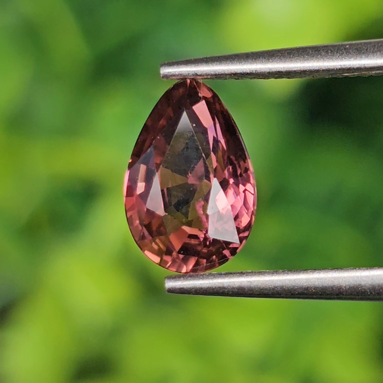 พลอย ชมพู พิ้งค์ ทัวร์มารีน (Pink Tourmaline) 1.38 กะรัต (Cts.) อัญมณีมงคลประจําวันเกิด เครื่องประดับพลอย