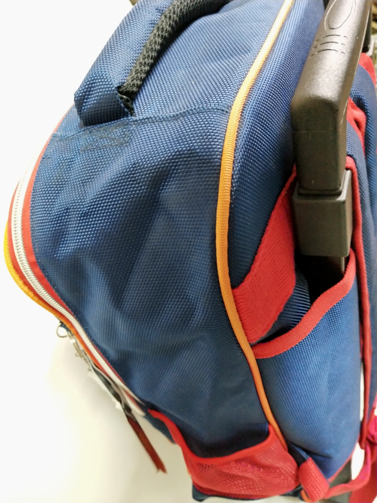 กระเป๋าล้อลาก Paulfrank พอลแฟร้งค์ All Stars Football สีน้ำเงิน ขนาดประมาณ 14" สูง 16"*11*5", ของแท้ ของใหม่ มีป้าย ** สีด้านบนซีดเล็กน้อยตามภาพ