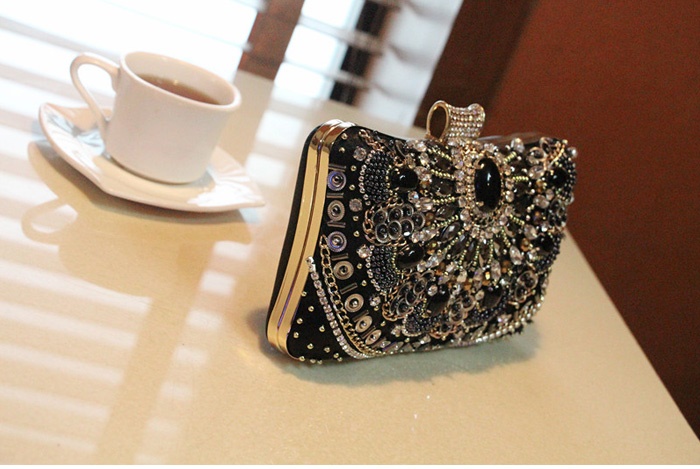 พร้อมส่ง Evening Clutch กระเป๋าออกงาน สีดำ แต่งเลื่อม และมุก สุดหรู พร้อมสายโซ่สะพายสั้น/ยาว ทรงสี่เหลี่ยม สำเนา